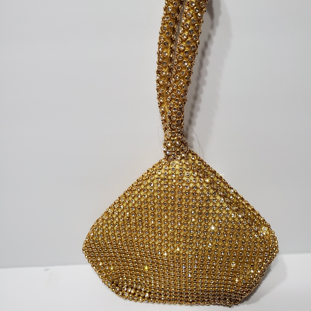 Beautiful gold color wristlet - Picture 4 of 8